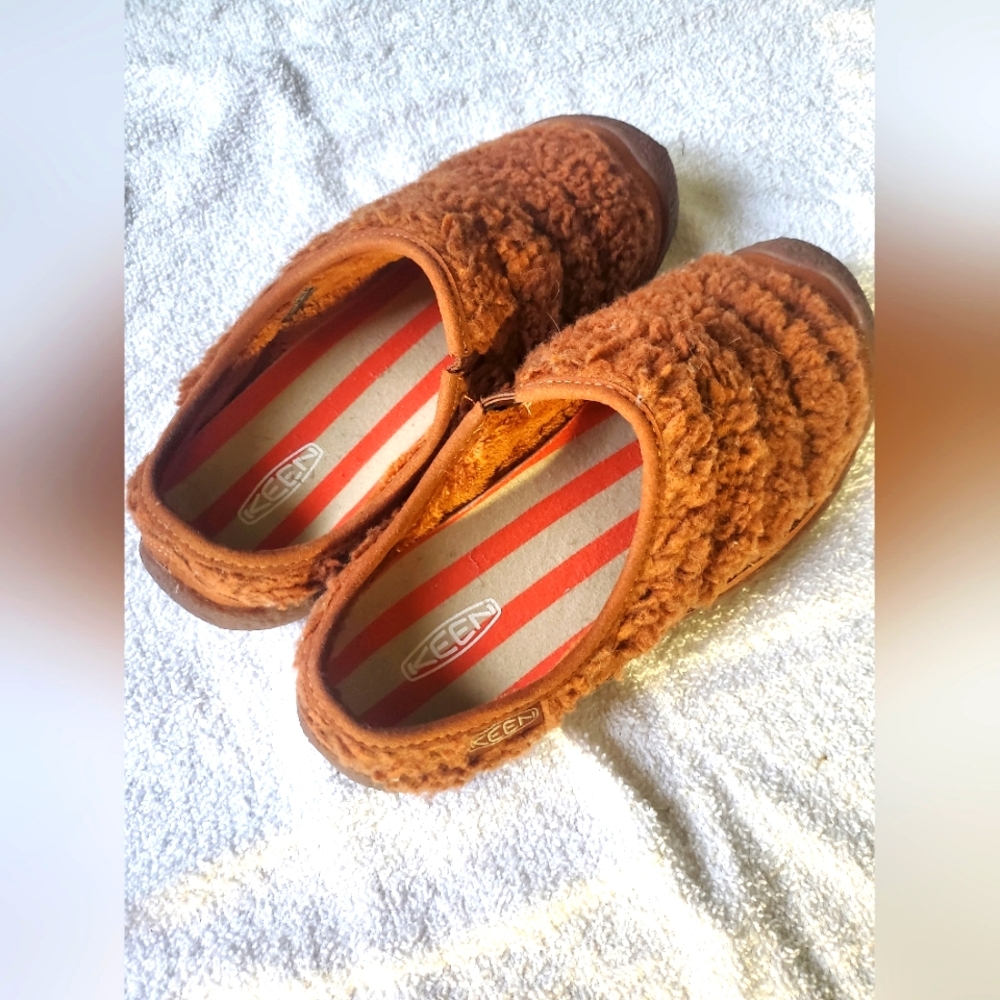 Keen Orange Slip on's Women's 6.5US